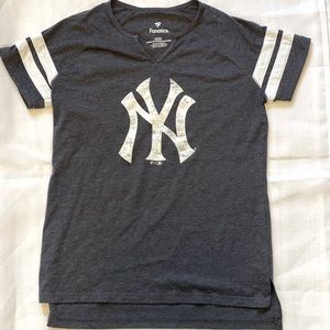 Womens Yankees T-Shirt, Size Small